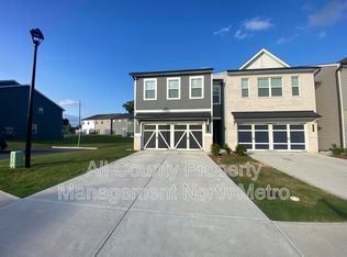 5340 Melbourne Ln, Flowery Branch, GA 30542
