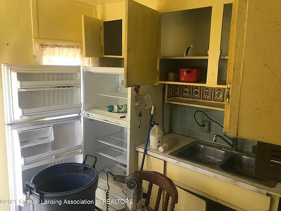 4th image of 624 Jennie St