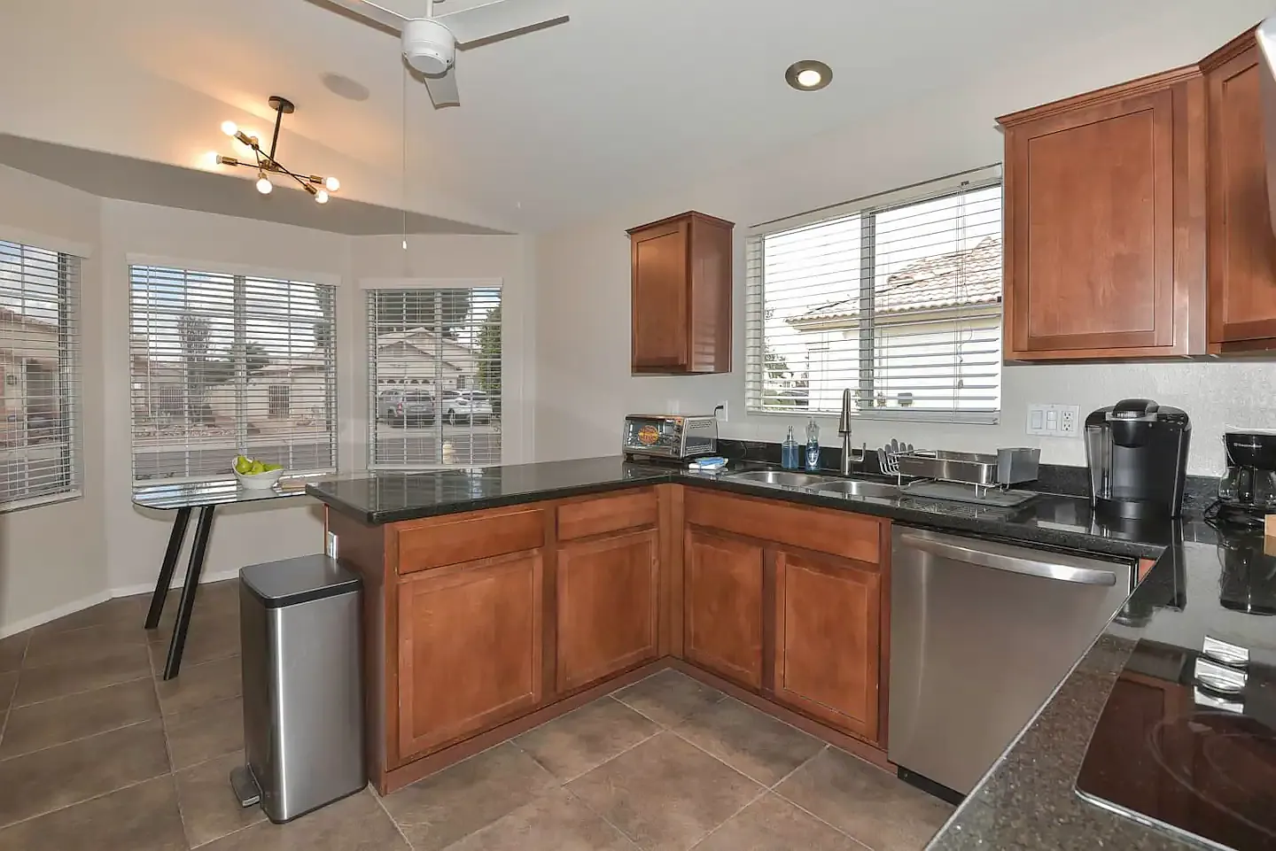 3 bed, 1467 sqft, $3,400 — Photo 2