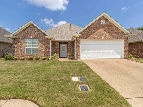 1911 Hollyglen Dr, Tyler, TX 75703
