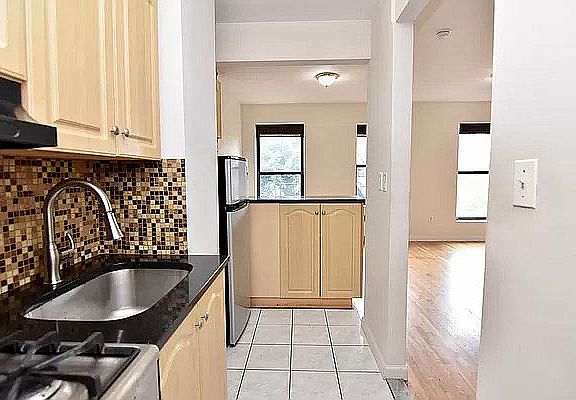 4th image of 26 E 127th St #4B
