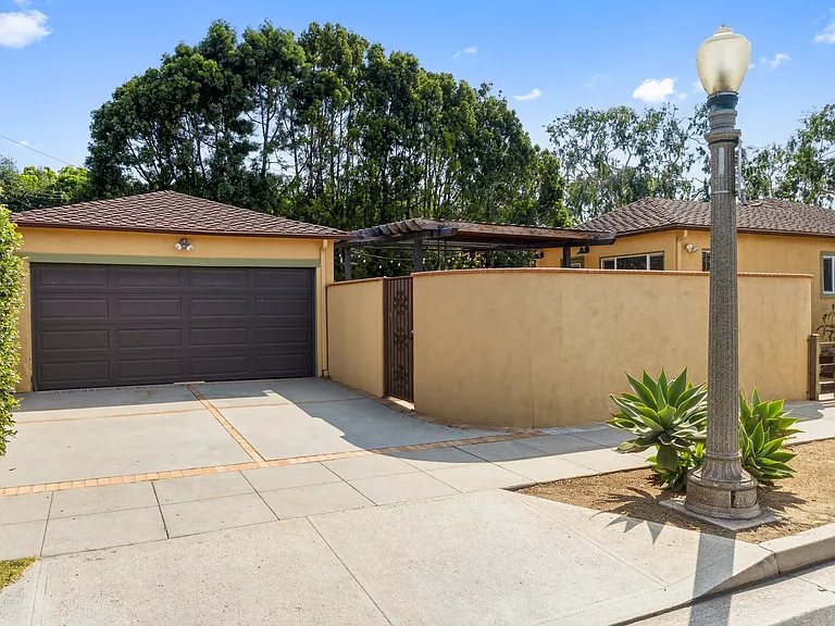 10963 Lindblade St — Photo 34