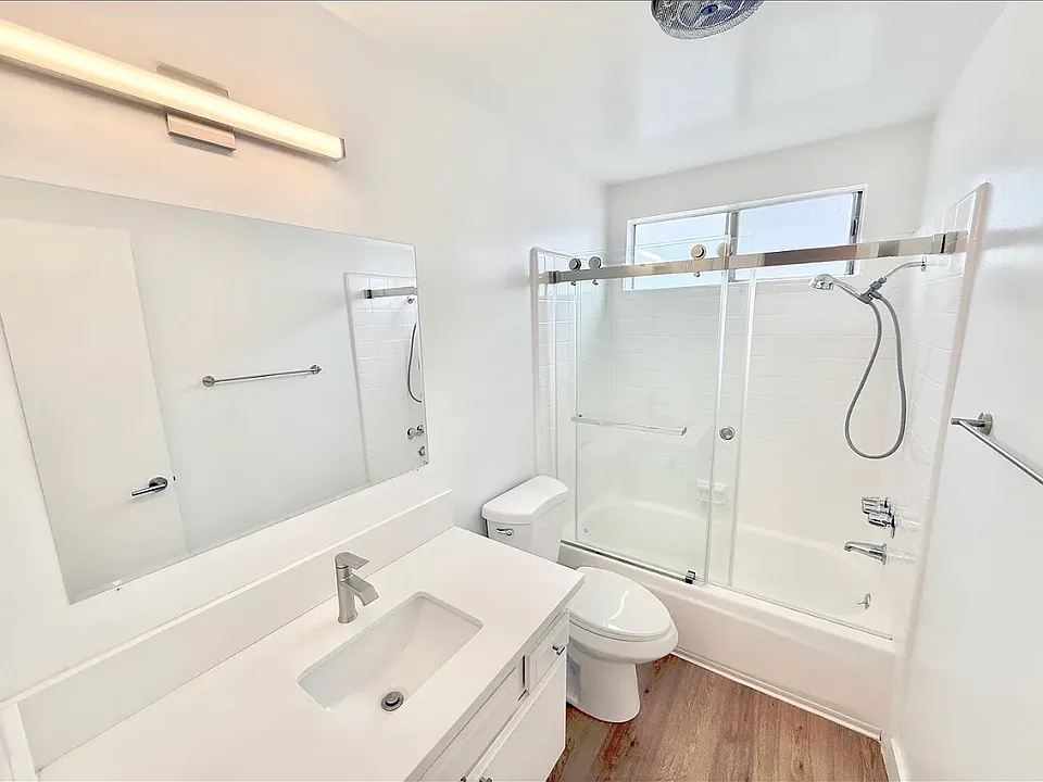 12750 Venice Blvd #215