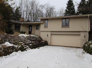 1016 Birchwood Trl, West Bend, WI 53095