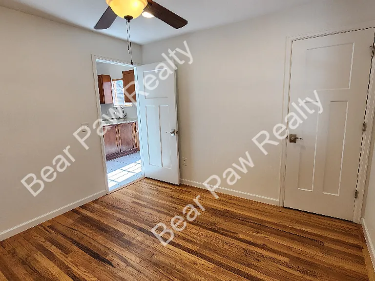 1007 W 29th St — Photo 12