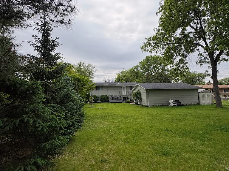 466 N Dubuque St — Photo 11