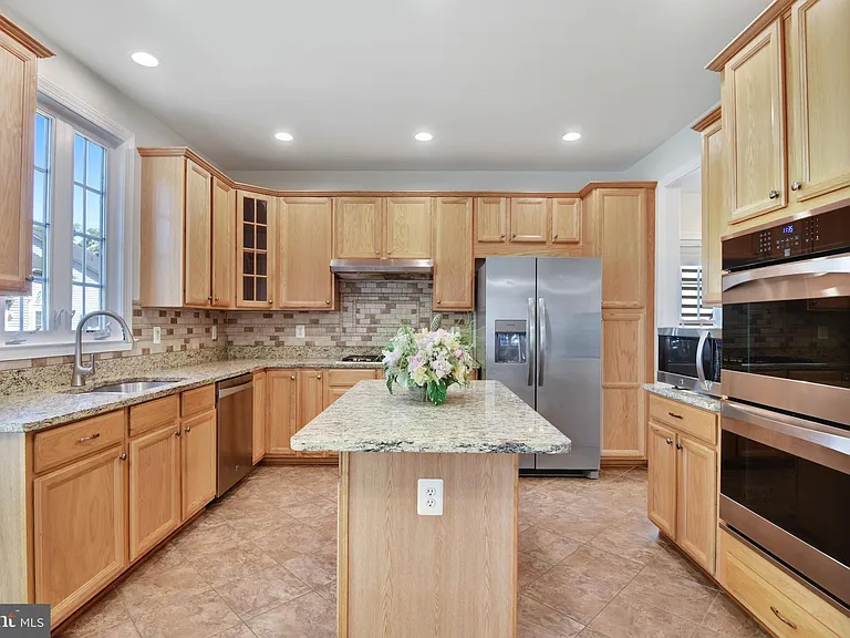 8416 Churchside Dr — Photo 48