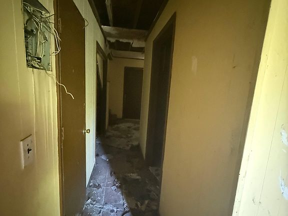 5th image of 447 Eminence Row
