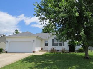 1730 Phillips Dr, Lebanon, MO 65536