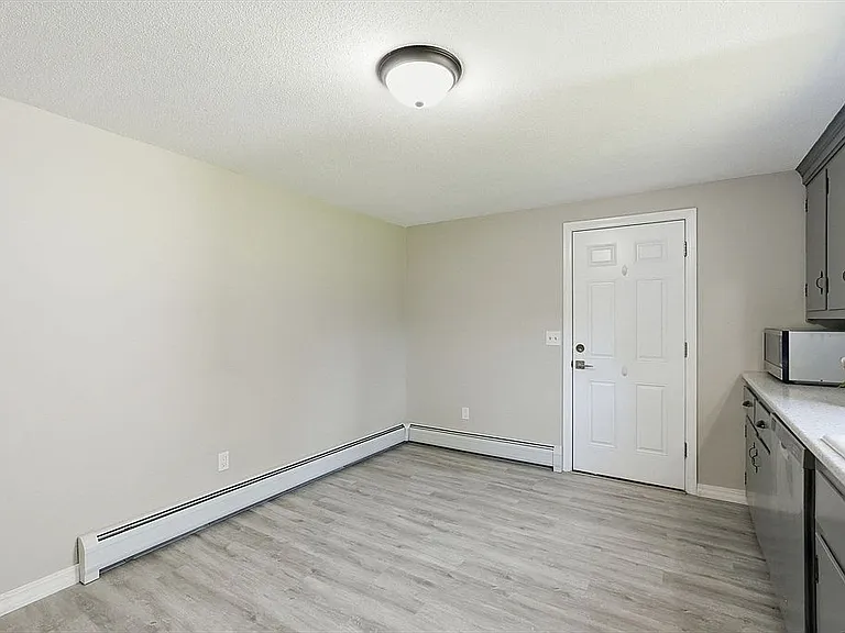 1107 N Pleasant St — Photo 15