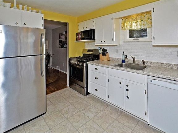 5th image of 540 Rainier Dr