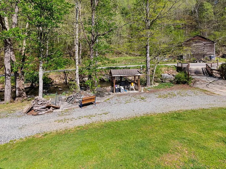 9228 Big Laurel Rd — Photo 17