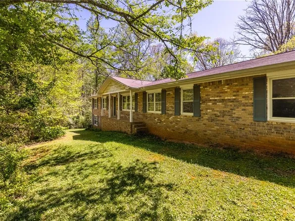 302 Pine Lake Dr, Cumming, GA 30040
