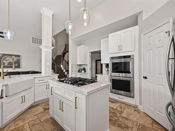 827 Annies Way