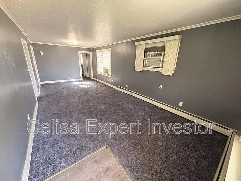 654 Florence Ave — Photo 2