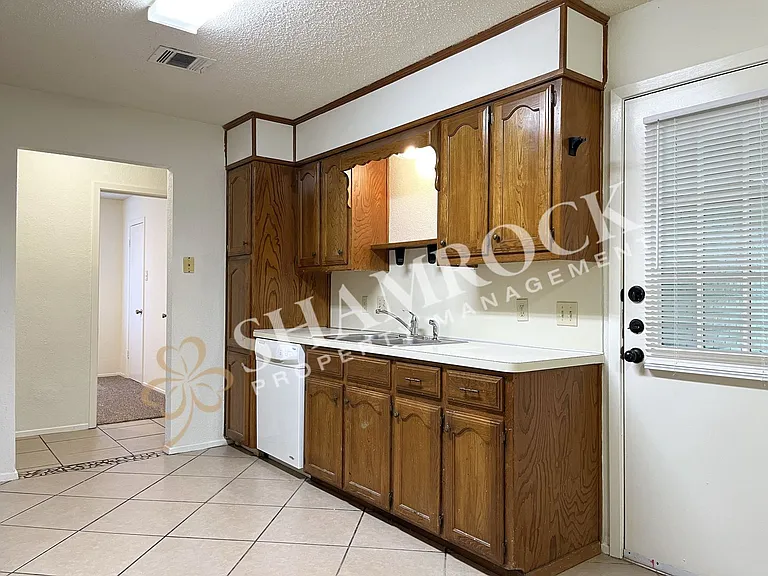 2103 Kirby Lee St — Photo 6