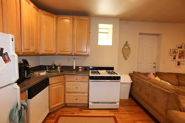 Gracefully Elegant 2 Bed, 1 Bath at Seminary + Wrightwood (Lincoln Park) — Photo 4