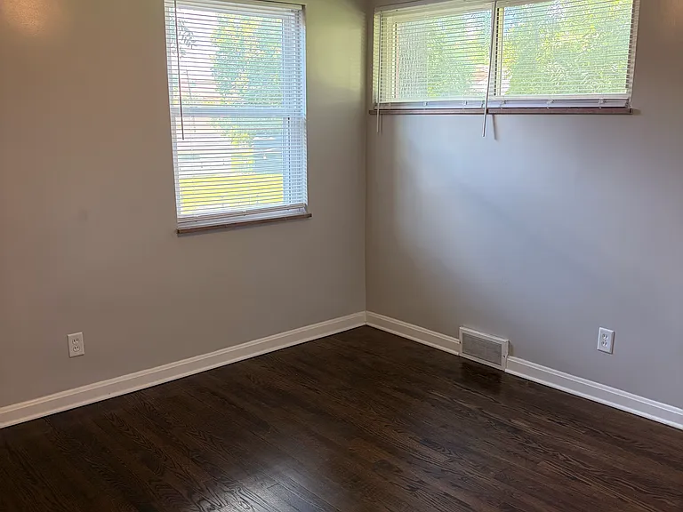4933 Charlemar Dr — Photo 10