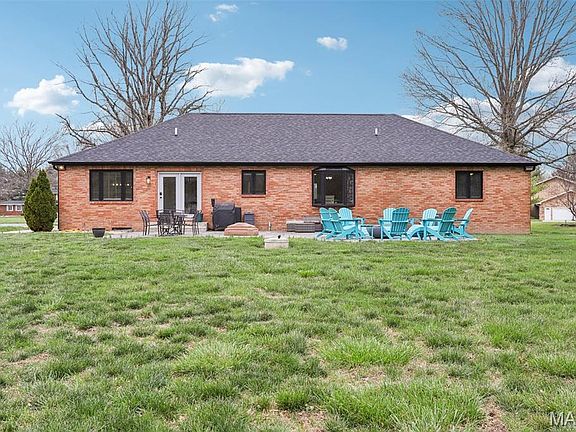 2nd image of 74 Horseshoe Ln