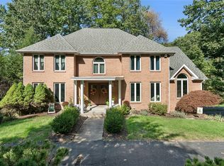 325 Lakewood Dr, Butler, PA