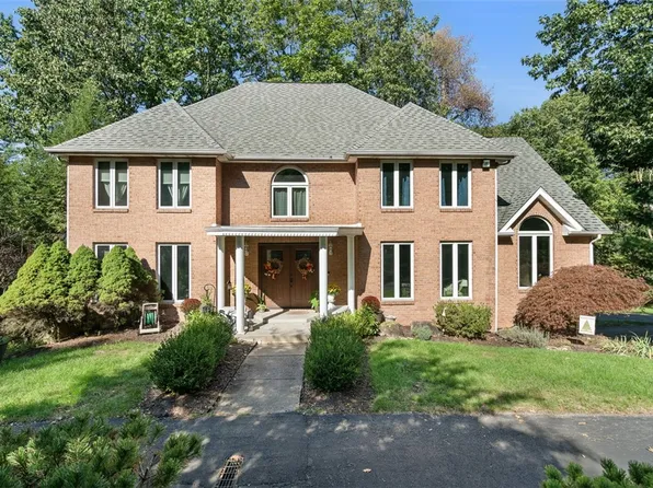325 Lakewood Dr, Butler, PA 16001