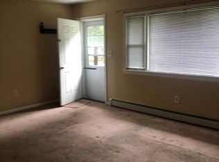 412 E Millstream Rd, Cream Ridge, NJ 08514