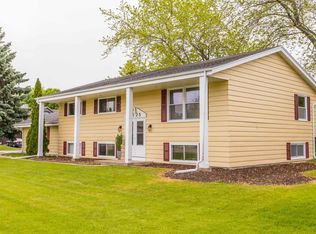 1525 Palamino Dr, Racine, WI 53402