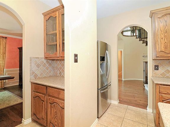 3rd image of 919 Greenfield Ct