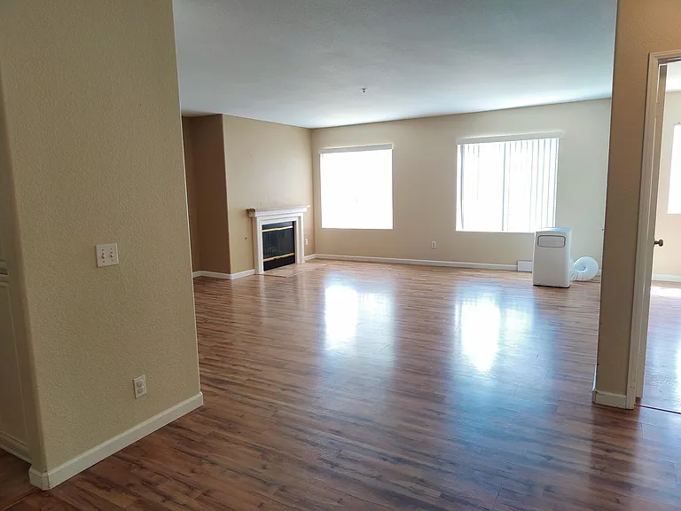 2005 Burton St #36 — Photo 10