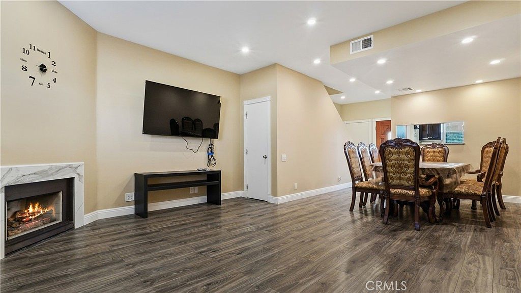 14256 Victory Blvd APT 3, Van Nuys, CA 91401 | MLS #SR26043688