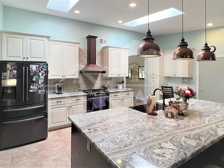 3122 E Monterosa St — Photo 5