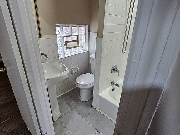 5th image of 2938 W Susquehanna Ave