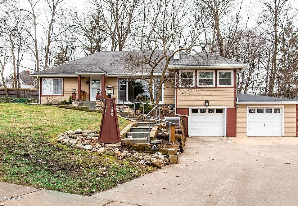 1st image of 2500 Crescent Dr