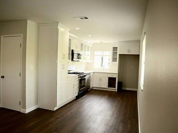 3rd image of 536 N Commonwealth Ave
