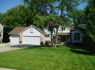 8890 Twin Lakes Dr, White Lake, MI
