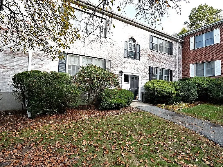 104 Lake Shore Rd #4 — Photo 13