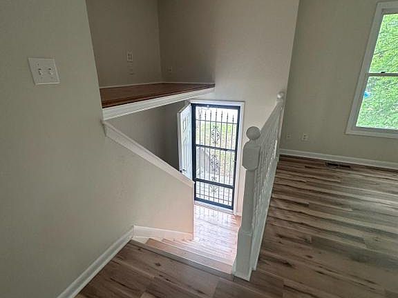 3rd image of 690 San Gabriel Rd