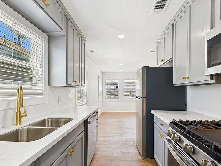 607 Foch St #C — Photo 5