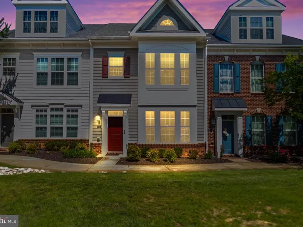 33 Steeplechase Dr, La Plata, MD 20646