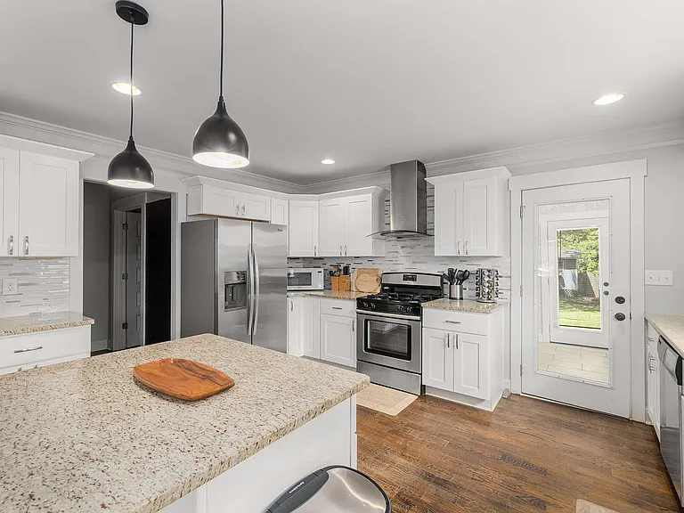 1134 Knott St SE — Photo 5