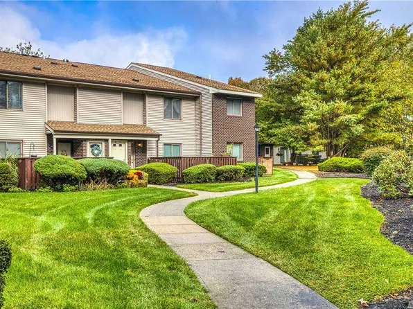 872 Skyline Dr, Coram, NY 11727