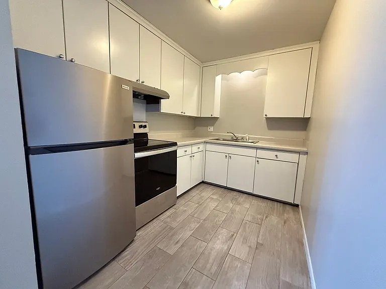 Executive House Apartments — Photo 46
