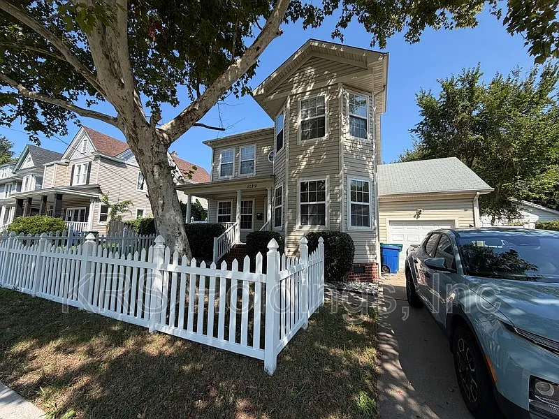 1129 Hampton Ave