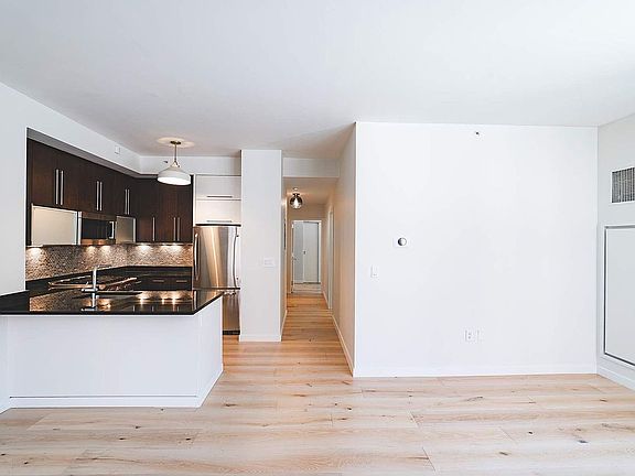 3rd image of 100 Jay St APT 4A