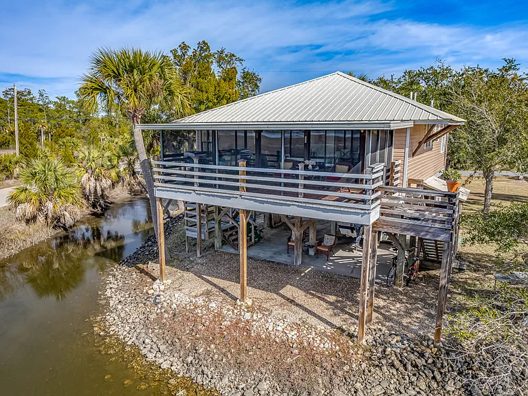 4 Oyster Bay Dr — Photo 6