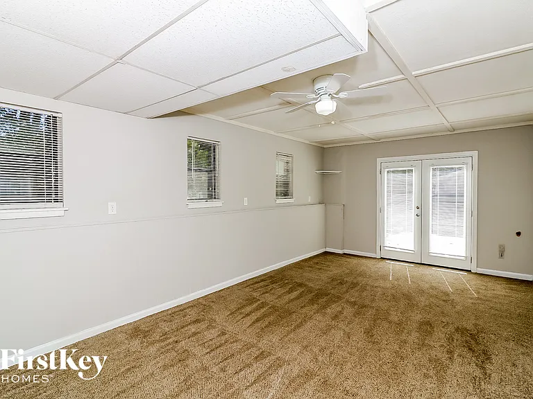 3201 Delhi Dr — Photo 8