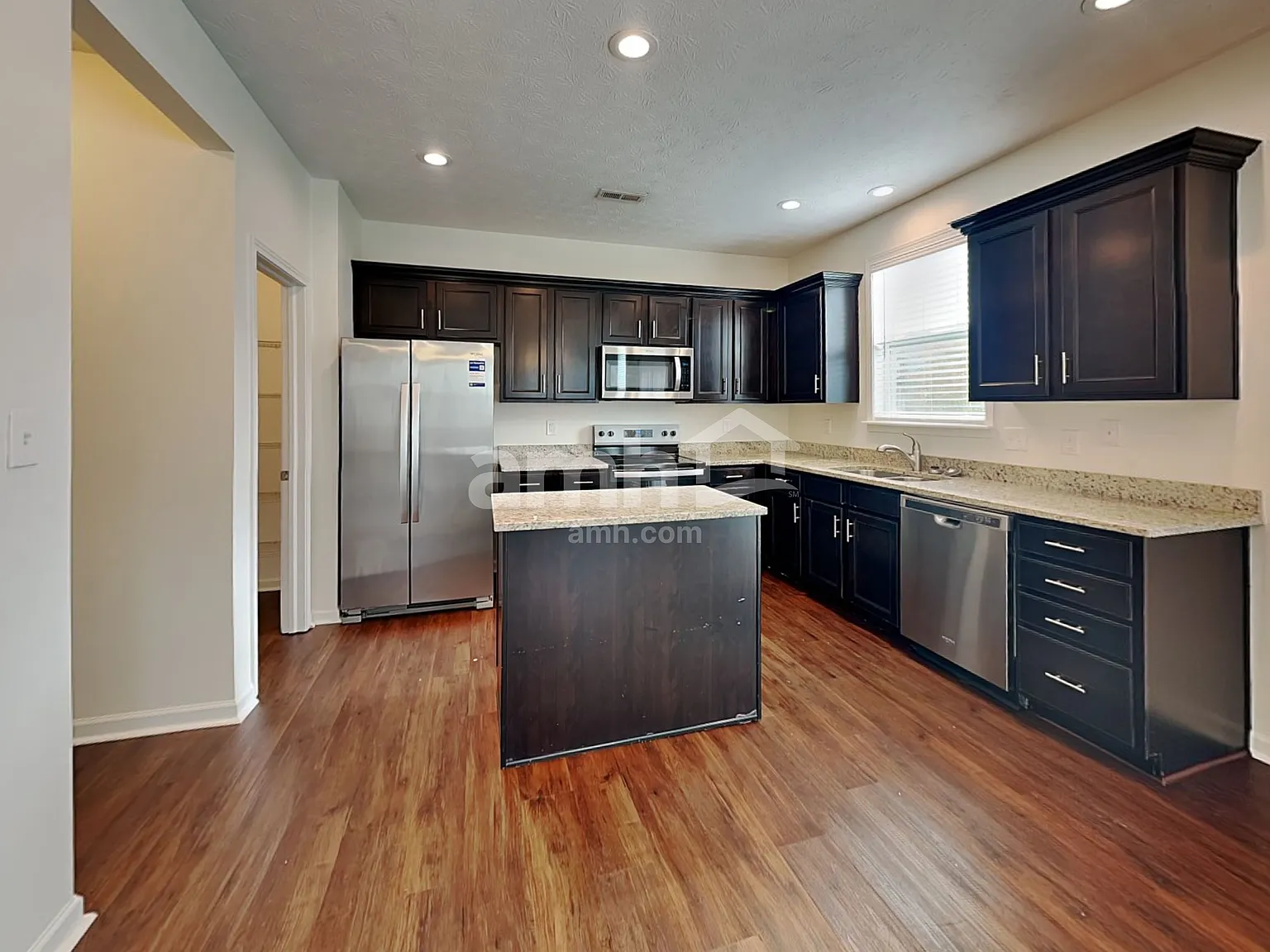 4 bed, 2.5 bath, 2168 sqft, $2,410 — Photo 3