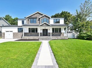 2889 Ardsley Rd, Wantagh, NY 11793