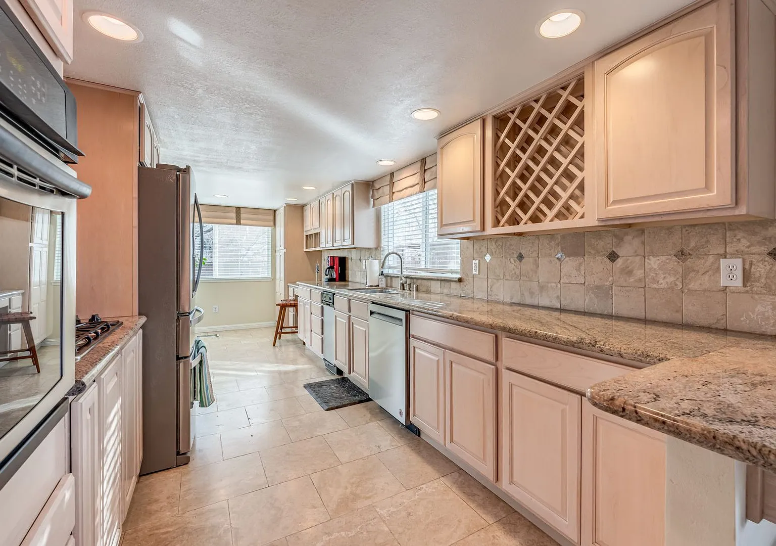 Fully Furnished Reno Retreat Utilities Included & Flexible Lease Terms — Photo 4