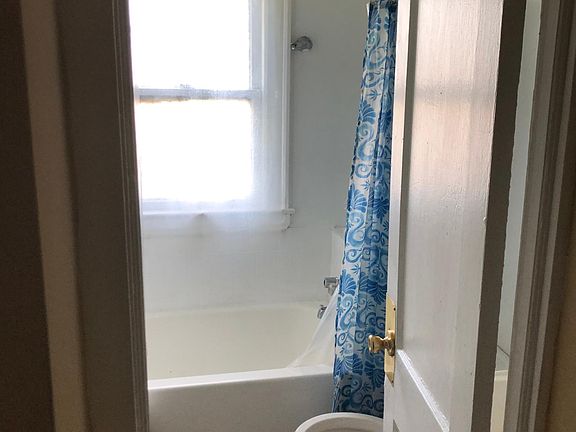 4th image of 3628 E 142nd St #1